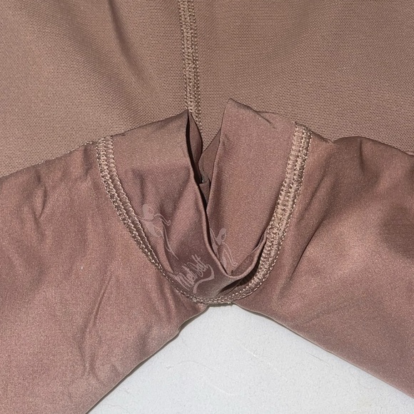 Sculpt & Lift Short - Picture 4 of 10